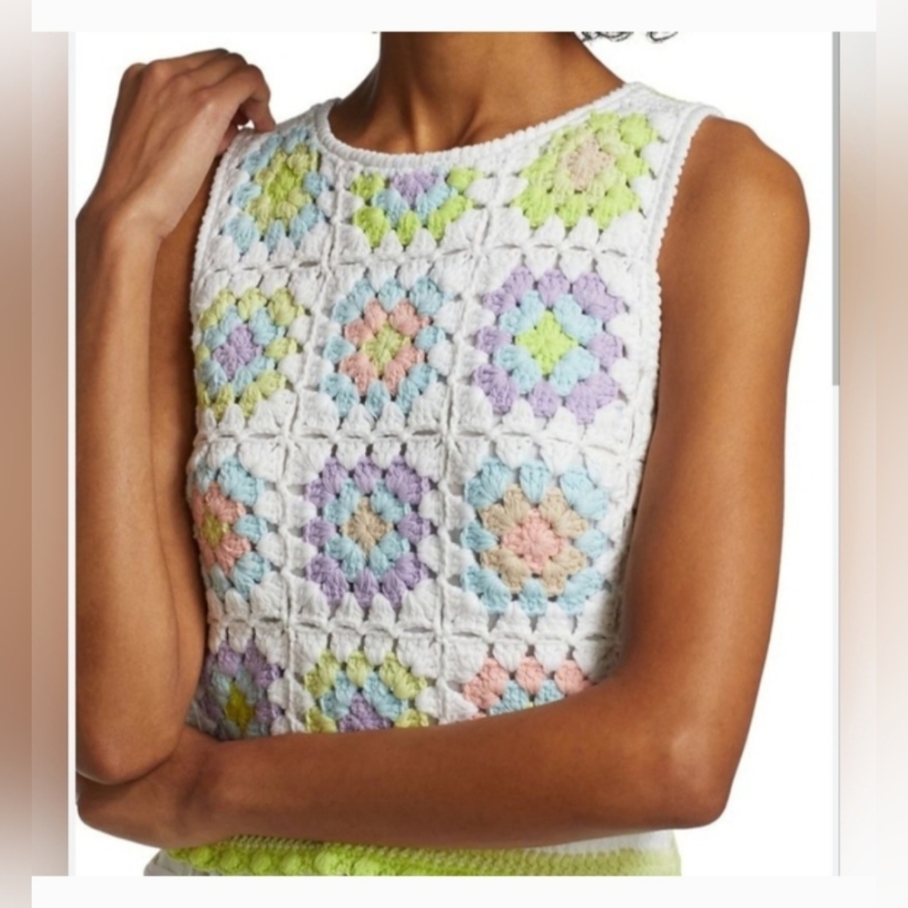 Alice + Olivia Reva Medallion Crocheted Top Size Small - Picture 4 of 11